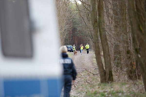 Germany: Police search forest area for the missing