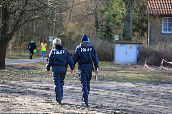 Germany: Police search forest area for the missing