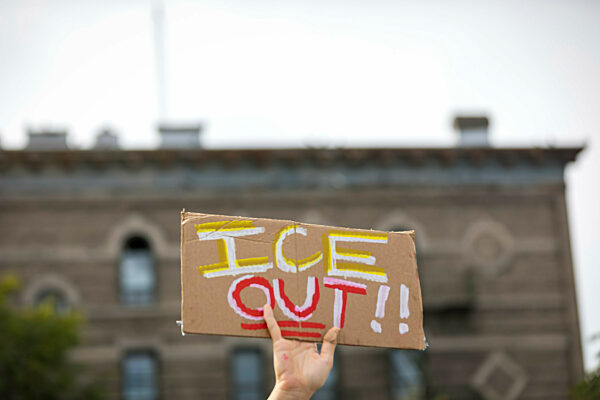 US: Hundreds Gather to Protest Ice in Their Community
