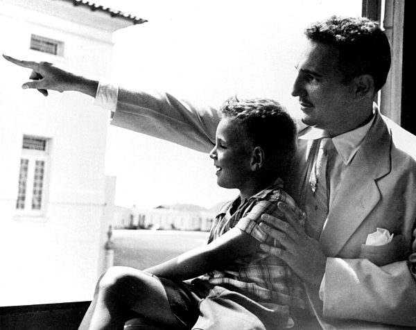 Fidel Castro turns 84 recovered and in full activity