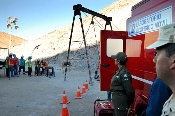 Development of the rescue work of the trapped miners alive.