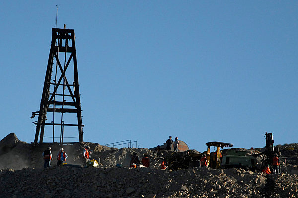Development of the rescue work of the trapped miners alive.