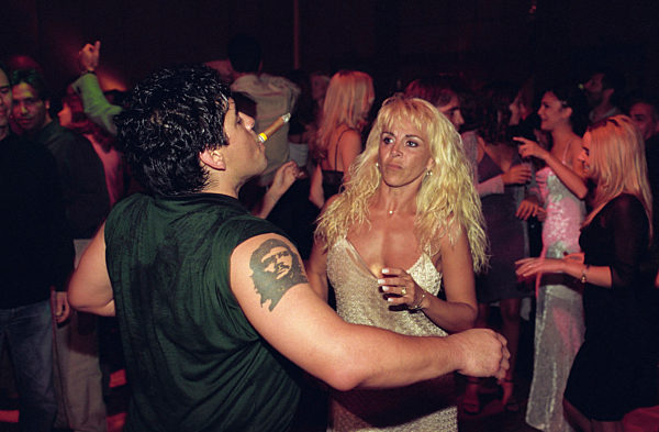 From punk to cumbia : that's the way to sing to Maradona