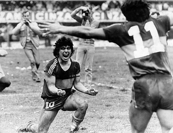 From punk to cumbia : that's the way to sing to Maradona