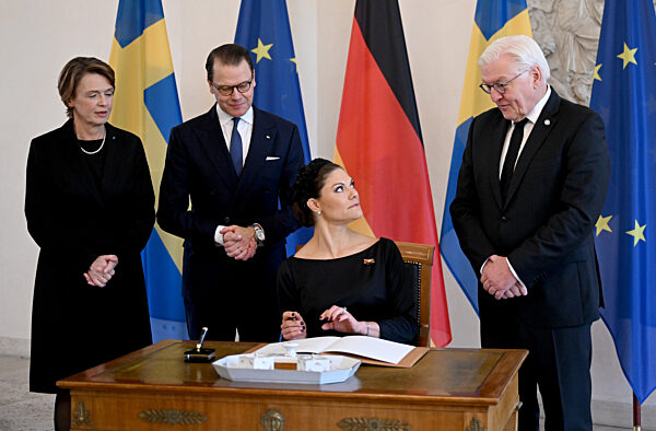 Volkstrauertag - Schwedens Kronprinzessin in Berlin