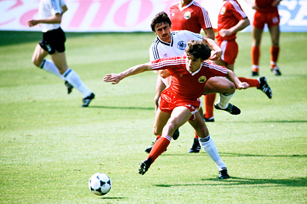 UEFA Fussball Europameisterschaften 1984 in Frankreich Vorrunden Spiel BRD - RUM  in Lens 2 : 1