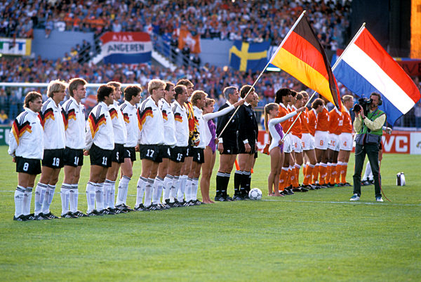UEFA Fussball Europameisterschaften 1992 in Schweden Spiel Holland - Deutschland