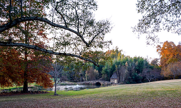 Hotel  THE  GRAYLYN  ESTATE
Base Camp in North Carolina Winston-Salem
Quartier der Deutschen Fussball Nationalmannschaft
bei der Fussball WM 2026 in USA in Winston-Salem