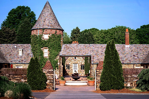 Hotel  THE  GRAYLYN  ESTATE
Base Camp in North Carolina Winston-Salem
Quartier der Deutschen Fussball Nationalmannschaft
bei der Fussball WM 2026 in USA in Winston-Salem