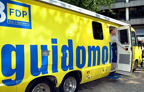 Westerwelle on FDP election campaign tour in his "Guidomobil"
