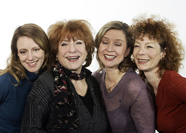 Die Schauspielerinnen Lavinia Wilson (l-r) als Merle Ohmsen...