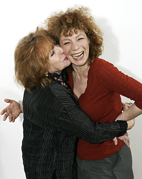 Schauspielerin Hannelore Hoger (l) als Maren Torkelsen und ihre Tochter und...