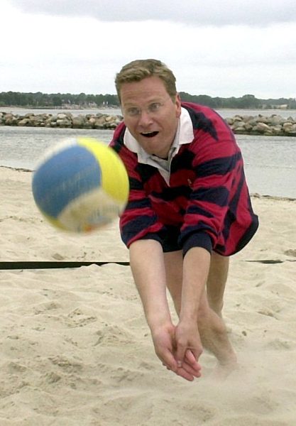 Guido Westerwelle spielt Beach-Volleyball