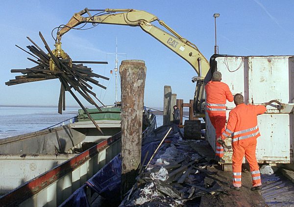 Holzreste der "Pallas"