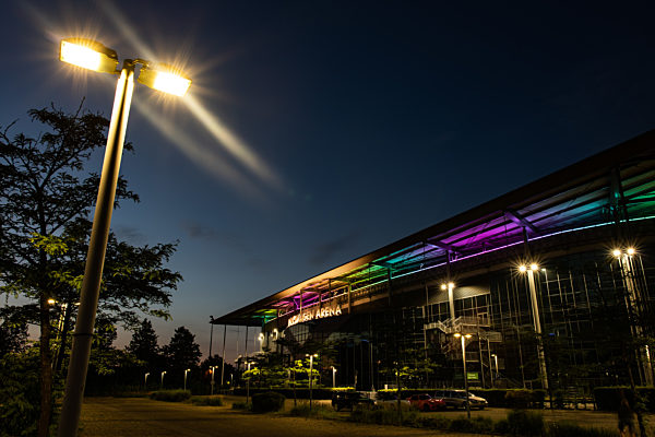 Fußball EM – Regenbogen-Beleuchtung in Wolfsburg