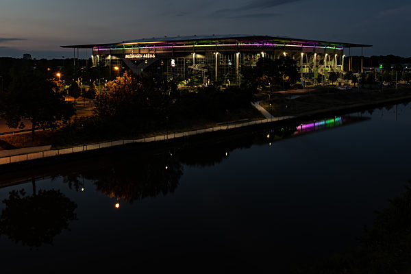 Fußball EM – Regenbogen-Beleuchtung in Wolfsburg