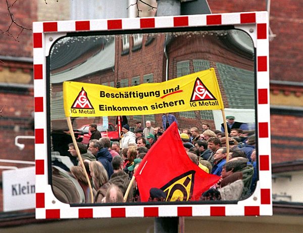 Warnstreik der IG Metall - Fronten bleiben hart