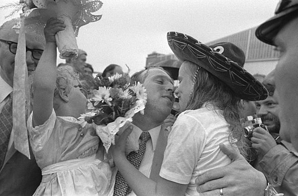 Uwe Seeler is greeted by his daughters after World Championship