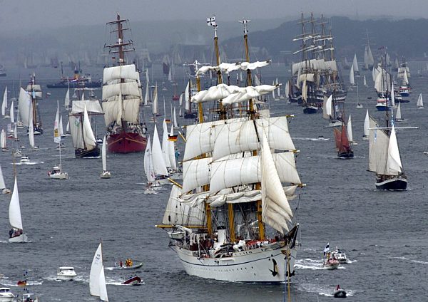 Segeln: Windjammerparade bei Kieler Woche