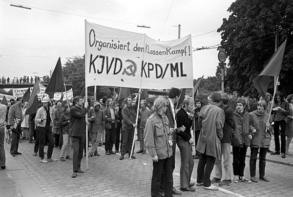 Student demonstration against reservoir dam