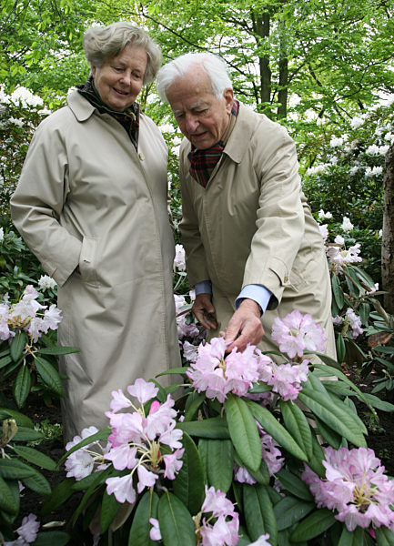 Weizsäcker tauft Rhododendron