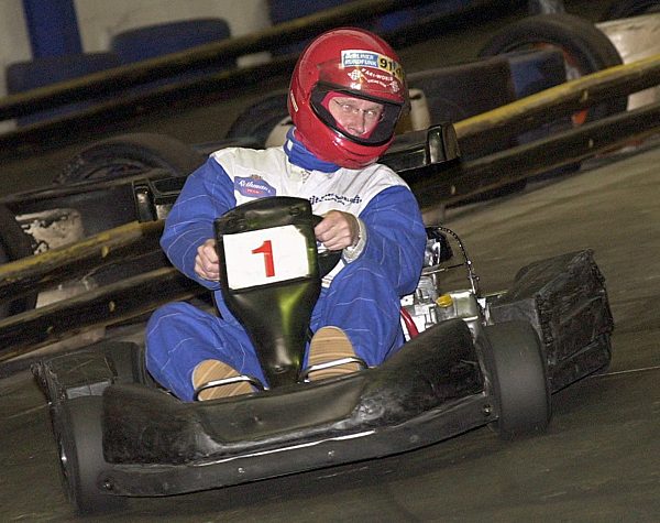 "Rasen für die Rente": Westerwelle fährt Go-Kart