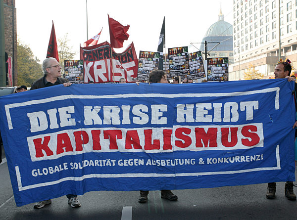 Kapitalismus-Kritiker demonstrieren in Berlin