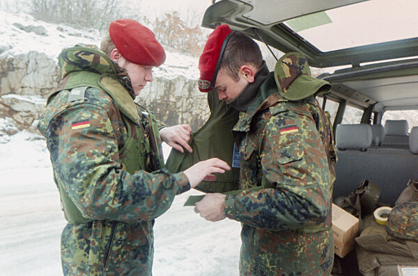 Deutsche IFOR-Soldaten 1996 in Bosnien-Herzegowina
