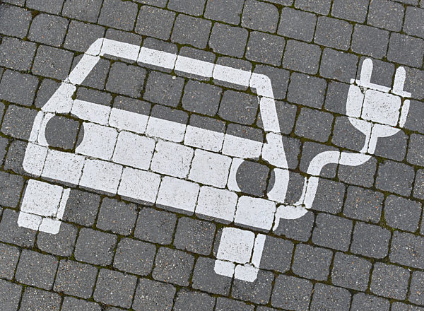 Tesla eröffnet Bürgerinformationsbüro