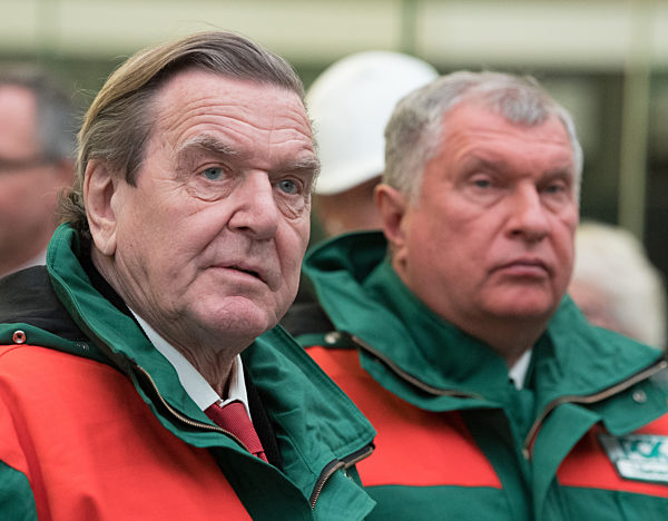 Schröder und Setschin besuchen PCK-Raffinerie