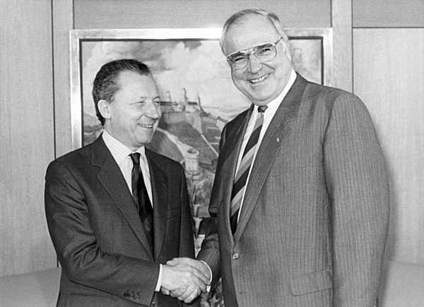 Delors visiting Kohl