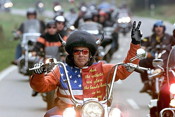 Wolfgang Fierek führt Harley Korso an