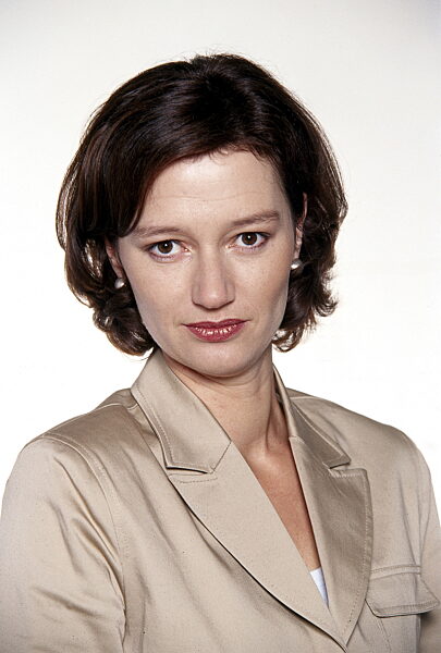 Schausten, Bettina, dt. Fernsehmoderatorin, Porträt, 2002
