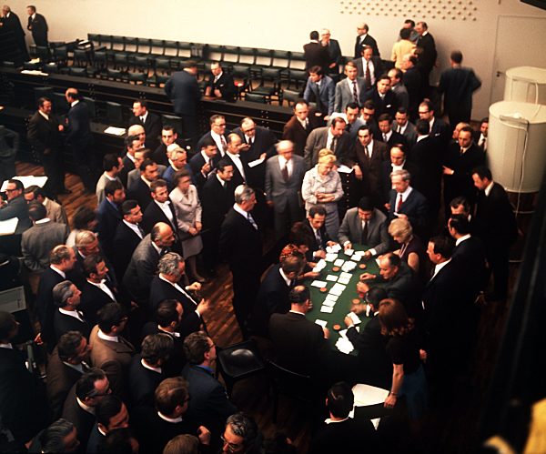 Constructive vote of no confidence against Brandt failed