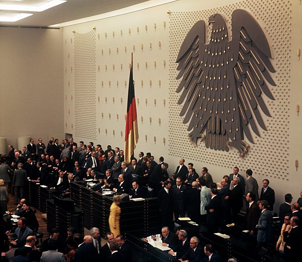 Constructive vote of no confidence against Brandt failed