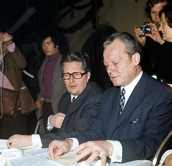 Hans-Jochen Vogel and Willy Brandt in Munich 1971