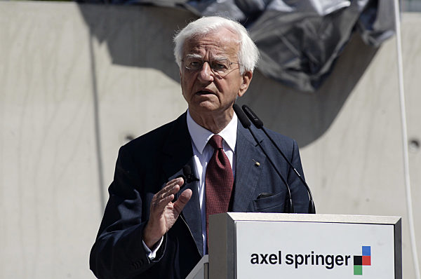 Einweihung Denkmal Mauer Axel Springer Haus