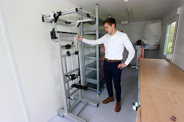 Prothesenhersteller liefert Hilfscontainer in Erdbebengebiet