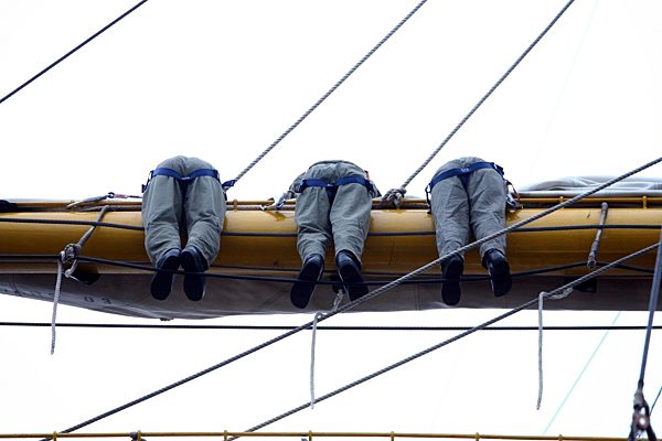 Marinesoldaten bergen am Donnerstagmorgen (11.12...