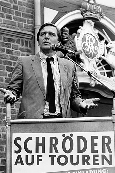 Gerhard Schröder im Landtagswahlkampf 1985