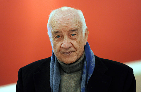 Mueller-Stahl übergibt Bild an Eutiner Museum