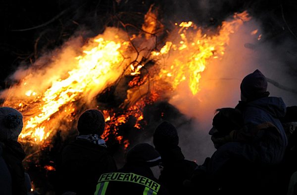 Traditionelles Biikefeuer