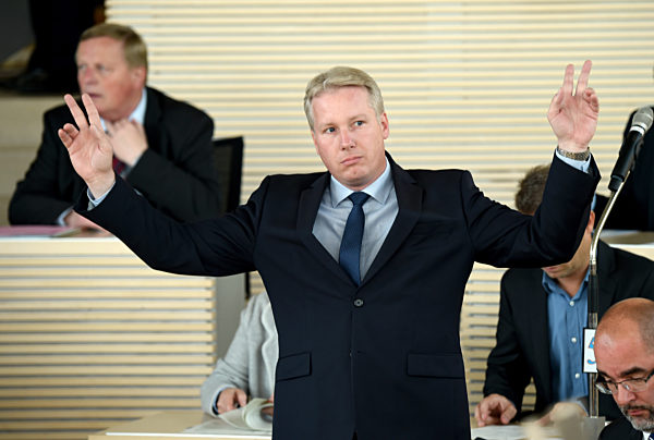 Ministerpräsident Daniel Günther in Kiel vereidigt