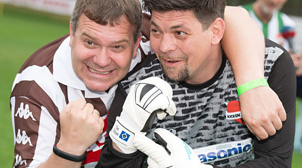 Benefiz-Fußballspiel "Kicken mit Herz"