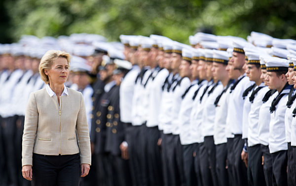 Vereidigung von Offiziersanwärtern der Marine