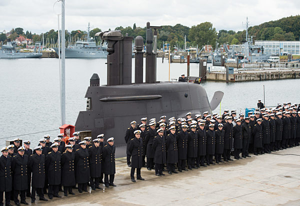 Marine stellt neues U-Boot "U36" in den Dienst