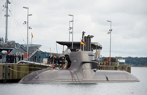 Marine stellt neues U-Boot "U36" in den Dienst