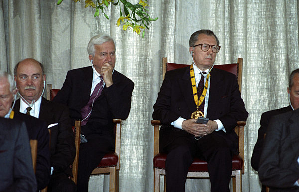 Delors honoured with the Charlemagne Prize (translated as "Karlspreis")