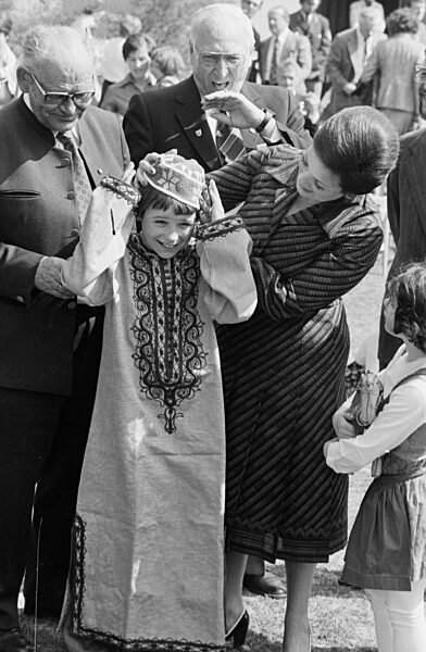 Präsident Anwar El-Sadat mit Ehefrau in Deutschland 1976