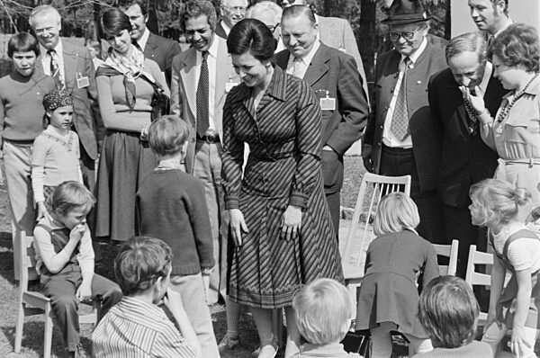 Präsident Anwar El-Sadat mit Ehefrau in Deutschland 1976